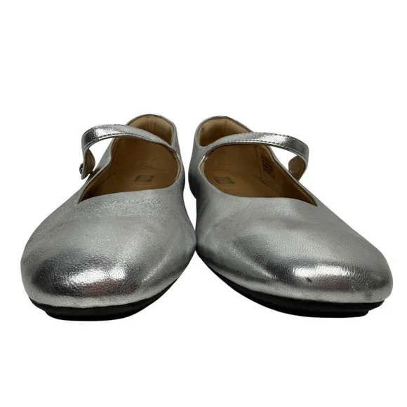 Shoes - Picture 4 of 10